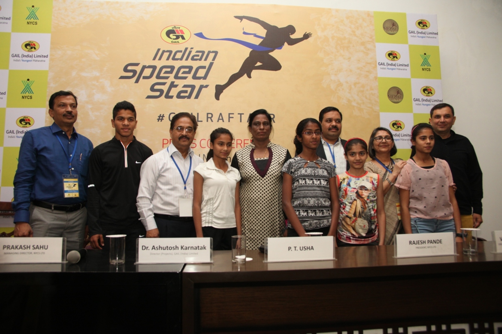 PT Usha and the organisers with the kids at New Delhi