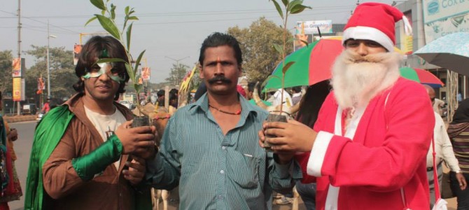 Bhubaneswar celebrates Christmas in a noble way as Santa delivers Plants