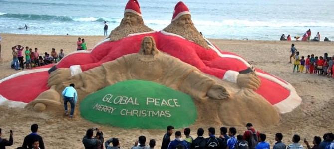 Sudarshan creates two Biggest Santa Claus for Christmas in Puri Beach Odisha