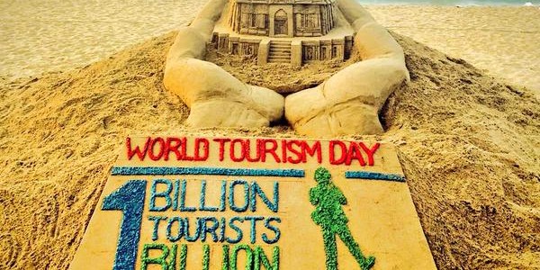 Sand Art on Puri Beach on World Tourism Day 2015 by Sudarshan Pattnaik