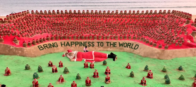 Sudarsan Pattnaik attempts another world record with 1000 Santa Clauses this Christmas via Sandart in Puri