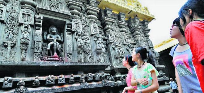 Simhachalam temple near Visakhapatnam : architecture is an amalgam of Odisha and Dravidian schools