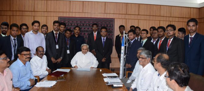 CM Naveen Pattnaik felicitates students of VSSUT Burla for winning Asia’s first Inter college Rocket Competition