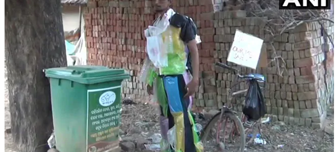 #Inspiring Chalta firta dustbin : Bishnu Bhagat of Mayurbhanj dresses himself in polethene bags to create awareness among children